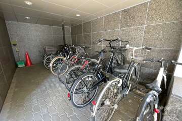 屋内に設けられた駐輪場