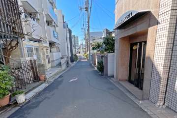 敷地南側の前面道路