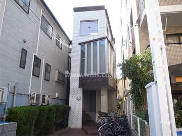 コーポレイ南塚口の外観（北側から）　外壁はタイルとコンクリート打ち放しのコンビネーションです。