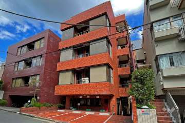 リブ青山の外観（南西側から）