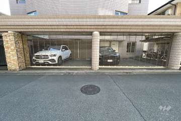 敷地内駐車場（リングシャッター付き・屋外平面式）