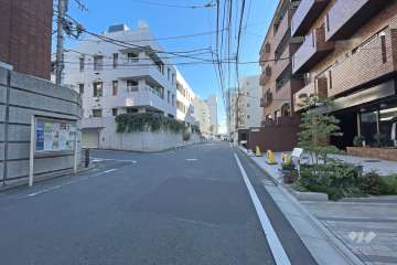 敷地南側の前面道路