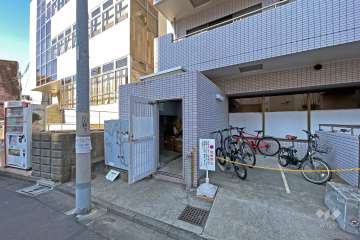 駐輪場とゴミ置き場