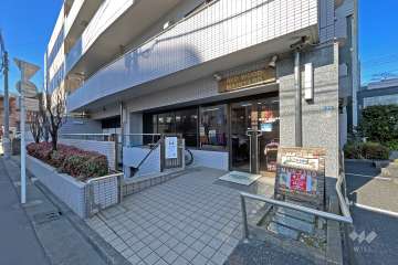 1階部分は店舗です。