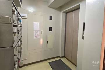 エレベーターと共用ポスト