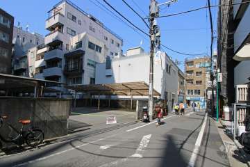 敷地北西側の前面道路