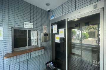 エントランスはオートロック付きです。