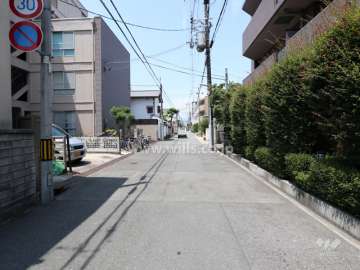 敷地北側の前面道路