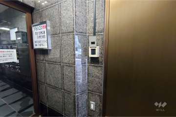 エントランスはオートロック付きです。