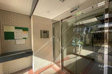 エントランスはオートロック付きです。