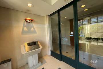 エントランスはオートロック付きです。