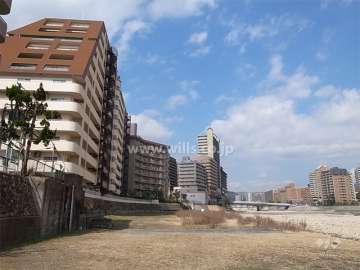 敷地の北側には武庫川が流れています。