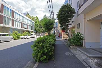 敷地北側の前面道路