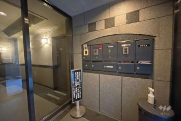 エントランスはオートロック付きです。