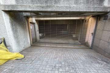 駐車場の出入り口（リングシャッター付き）