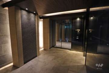 エントランスはオートロック付きです。