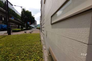 敷地東側の前面道路（北側から）