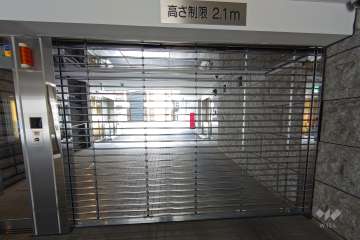 駐車場の出入り口（リングシャッター式）