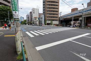 敷地東側の前面道路