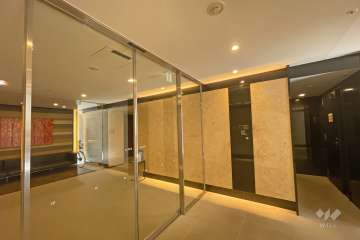 エントランスはオートロック付きです。