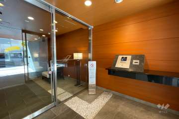 エントランスはオートロック付きです。