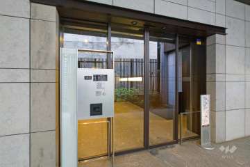 エントランスはオートロック付きです