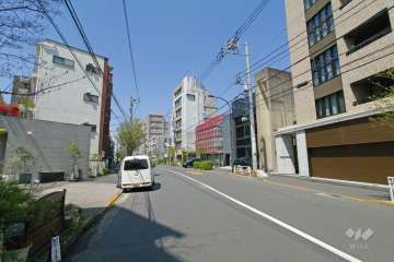 敷地南側の前面道路（東側から）