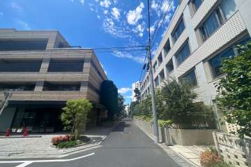 敷地南側の前面道路
