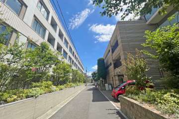 敷地南西側の前面道路