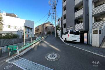 敷地北側の前面道路