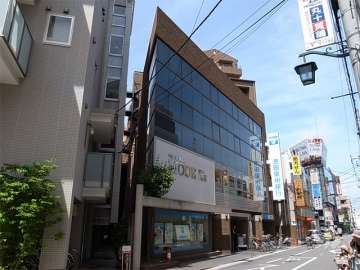 メゾン・パルの外観（東側）　東部分は店舗になっています。