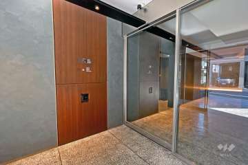 エントランスはオートロック付きです。