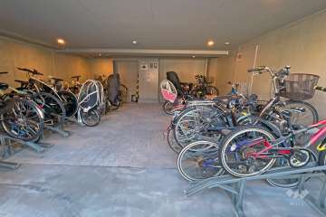 屋内に設けられた駐輪場