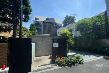 オープンレジデンシア代官山ザ・ハウスの外観（北西側から）