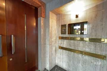 エントランスはオートロック付きです。