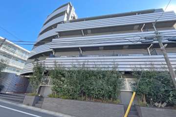 アクサス代々木八幡アジールコートの外観（西側から）