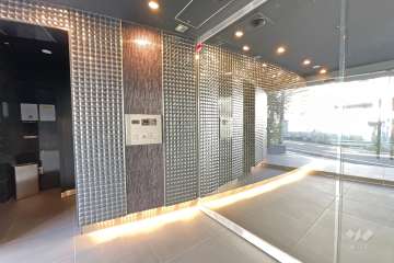 エントランスはオートロック付きです。