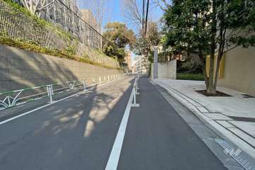 敷地北西側の前面道路