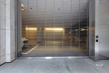 駐車場の出入り口（リングシャッター付き）