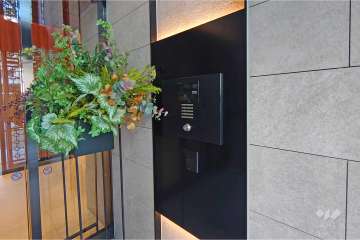 エントランスはオートロック付きです。