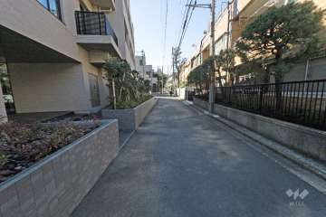 敷地東側の前面道路