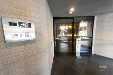 エントランスはオートロック付きです。