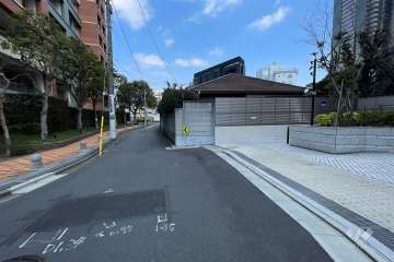 敷地北西側の前面道路