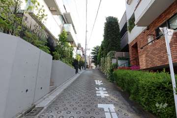 敷地北西側の前面道路