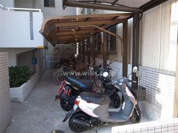 エントランス横にある駐輪場