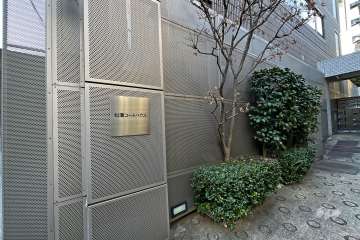 エントランスの銘板