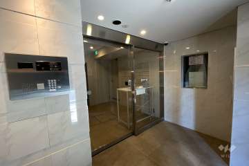 エントランスはオートロック付きです。