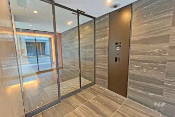 エントランスはオートロック付きです。