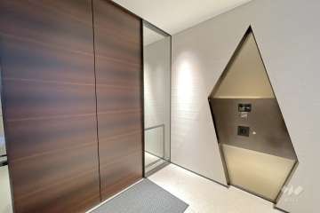 エントランスはオートロック付きです。