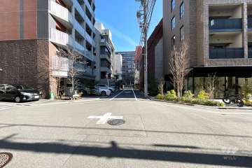 敷地西側の前面道路